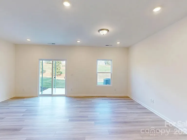 3216 Lilac Grove Dr — Photo 8