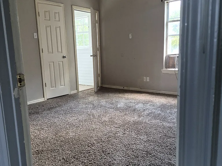 609 Elwayne Ave #4 — Photo 5