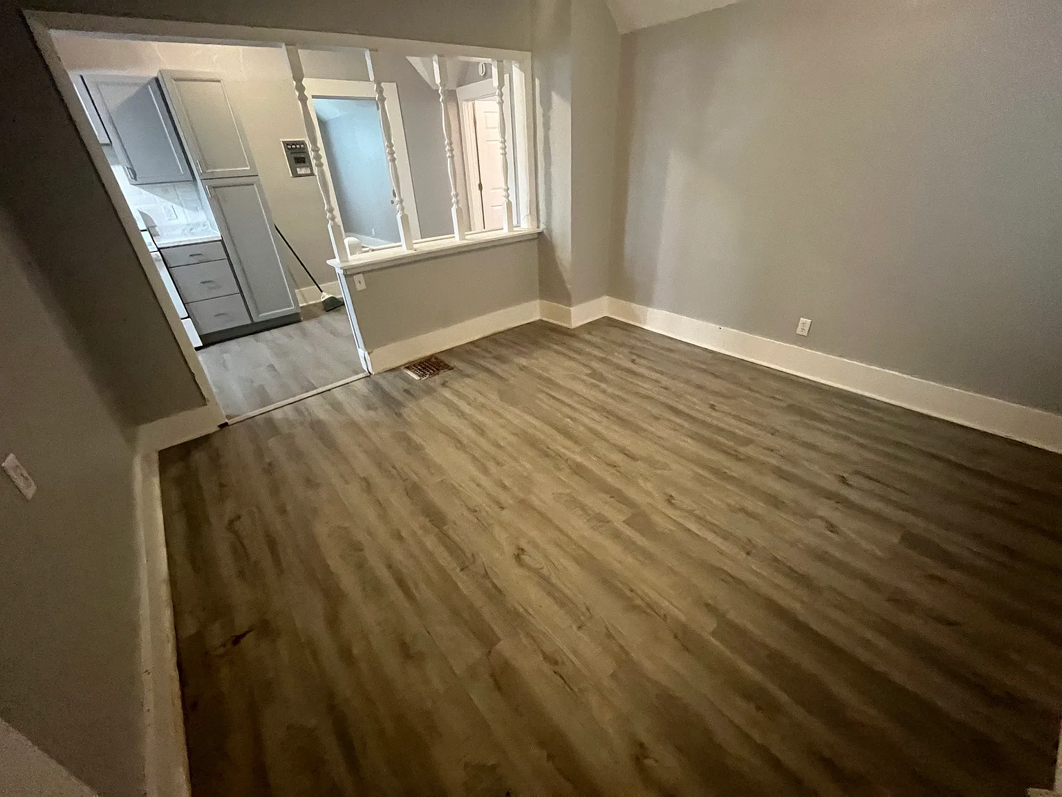 1125 S Spring St — Photo 4