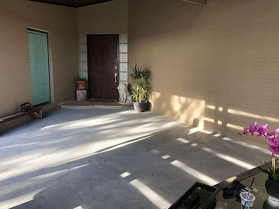 3rd image of 2708 Bainbridge Dr