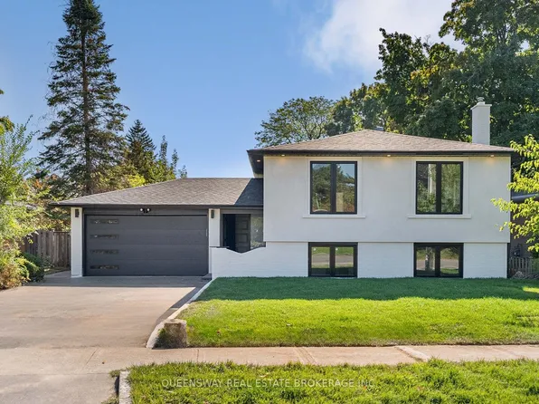 1128 Pinegrove Rd, Oakville, ON L6L 2W6