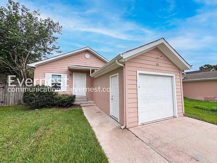 11711 Greenglen Dr — Photo 2