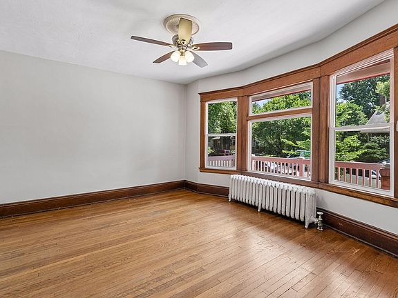 4th image of 1083 Hague Ave