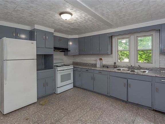 5th image of 932 S Warman Ave