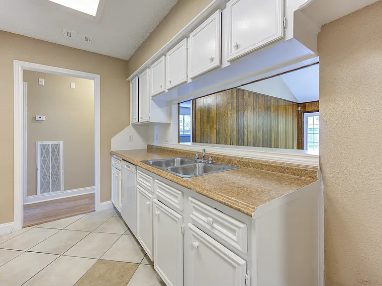 2427 Ridgemont Dr — Photo 19