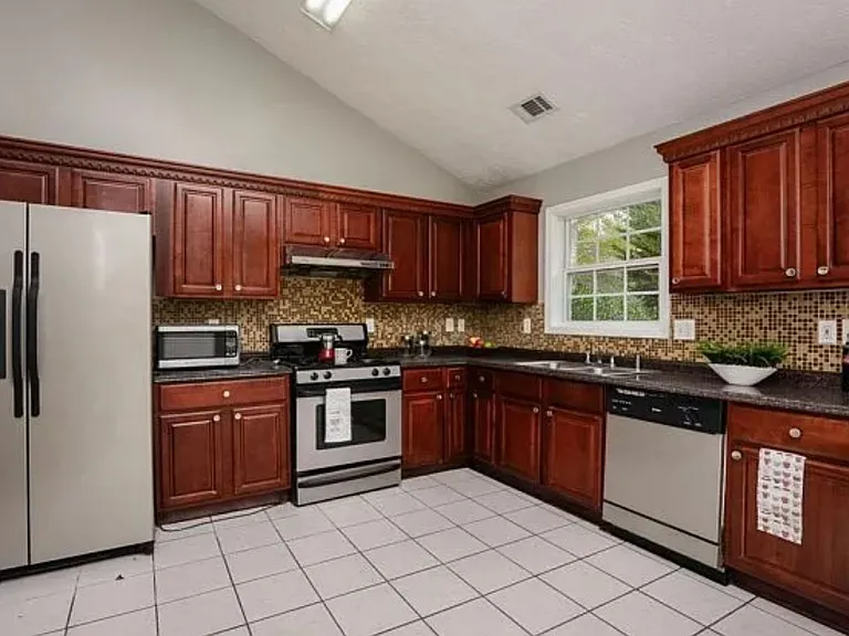 2295 Carlysle Cove Dr — Photo 18