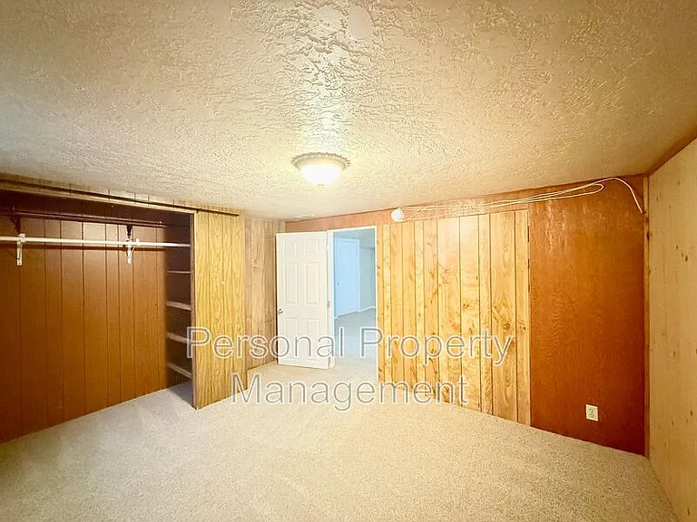 506 W 39th St — Photo 14