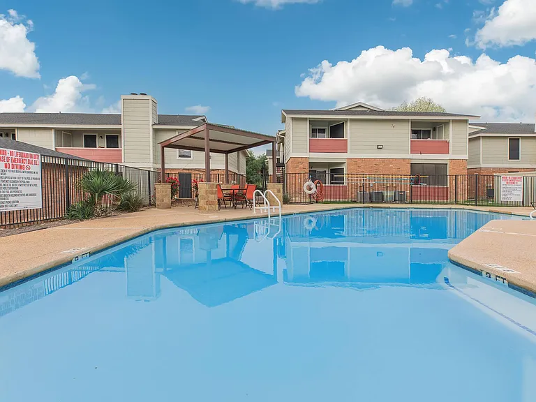 Arbor Trails Apartment Homes — Photo 9