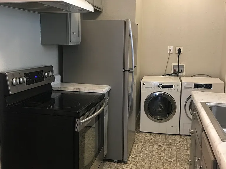 324 E French Pl — Photo 4