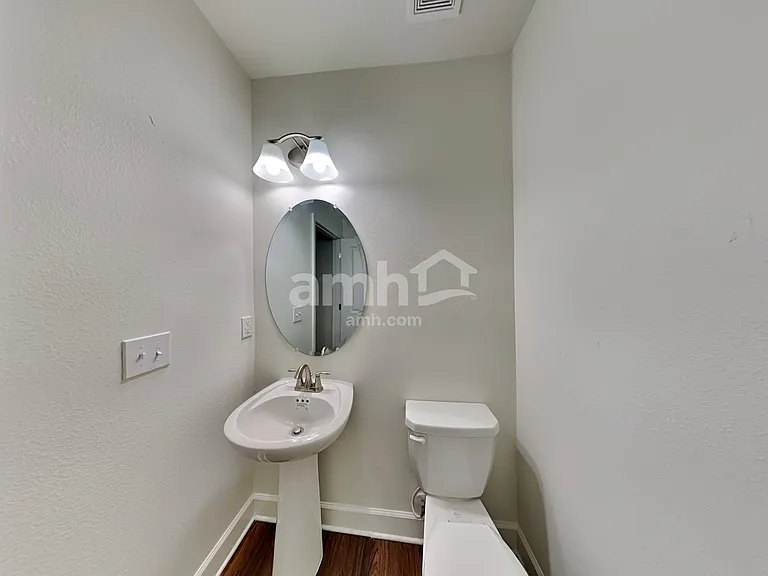 911 Walden Pond Dr — Photo 11