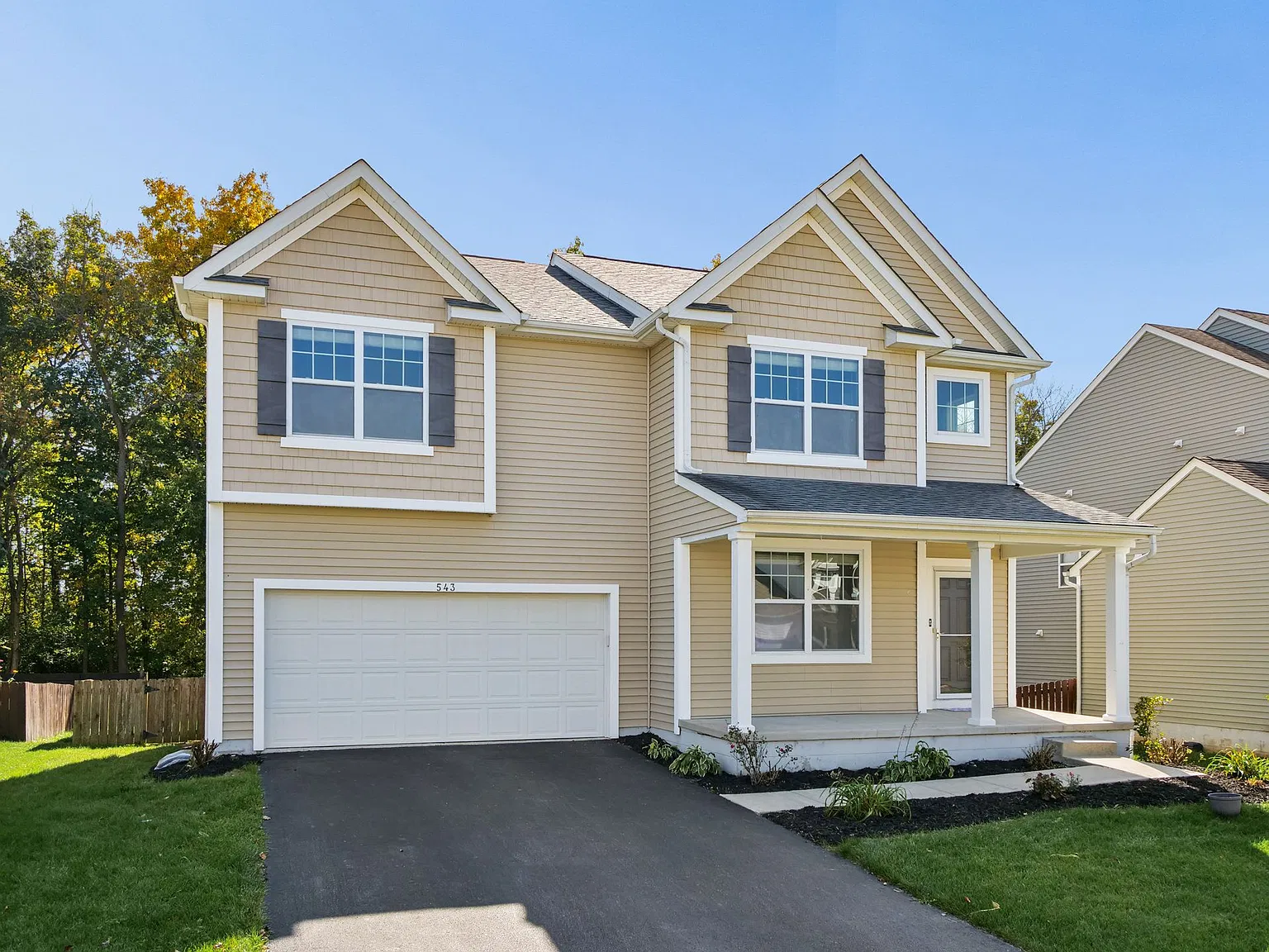 4 bed, 2.5 bath, 2400 sqft, $2,699 — Photo 2