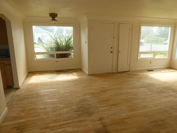 5th image of 517 A St NE