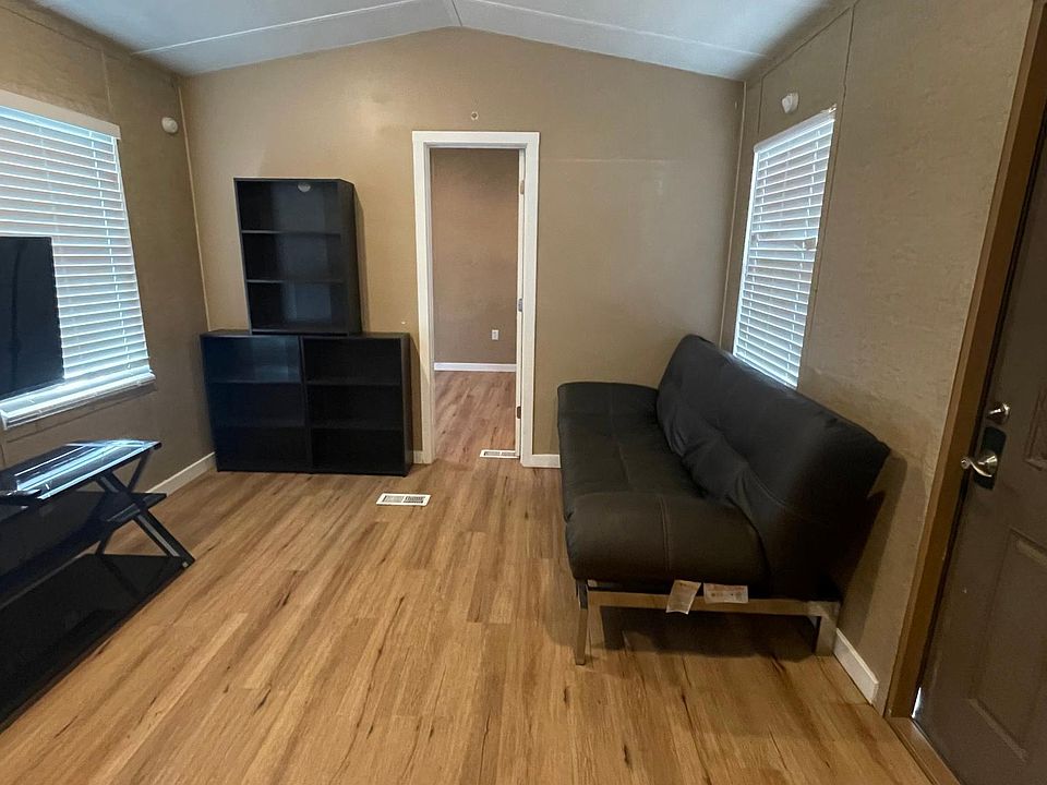 1st image of 139 E Hamilton Ln #139