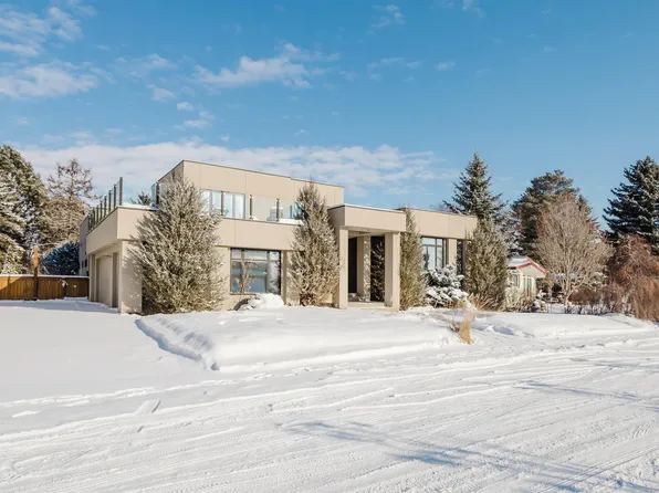 6307 125th St NW, Edmonton, AB T6H 3V8