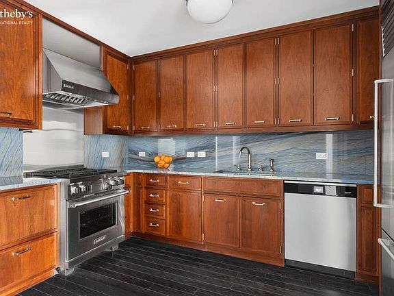 3rd image of 155 W 11th St #8C