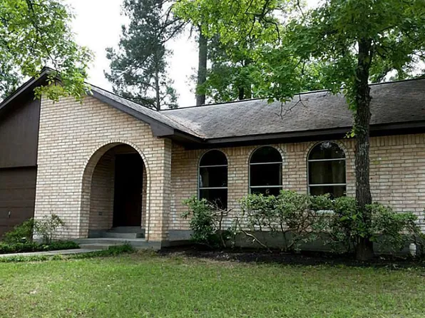 240 N Forest Dr, Willis, TX 77378