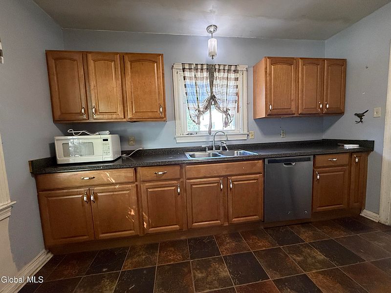 3rd image of 264 Main Street