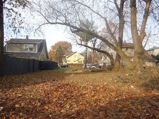 2nd image of 3923 Boulevard Pl