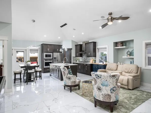 18 Lakevista Point E, Beaumont, AB T4X 0J2