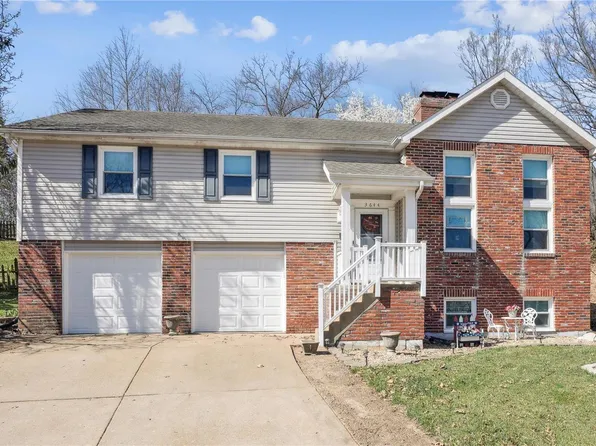 3644 Whispering Ridge Ln, Saint Louis, MO 63129