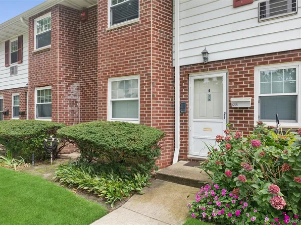 10 Glen Hollow Drive #C44, Holtsville, NY 11742