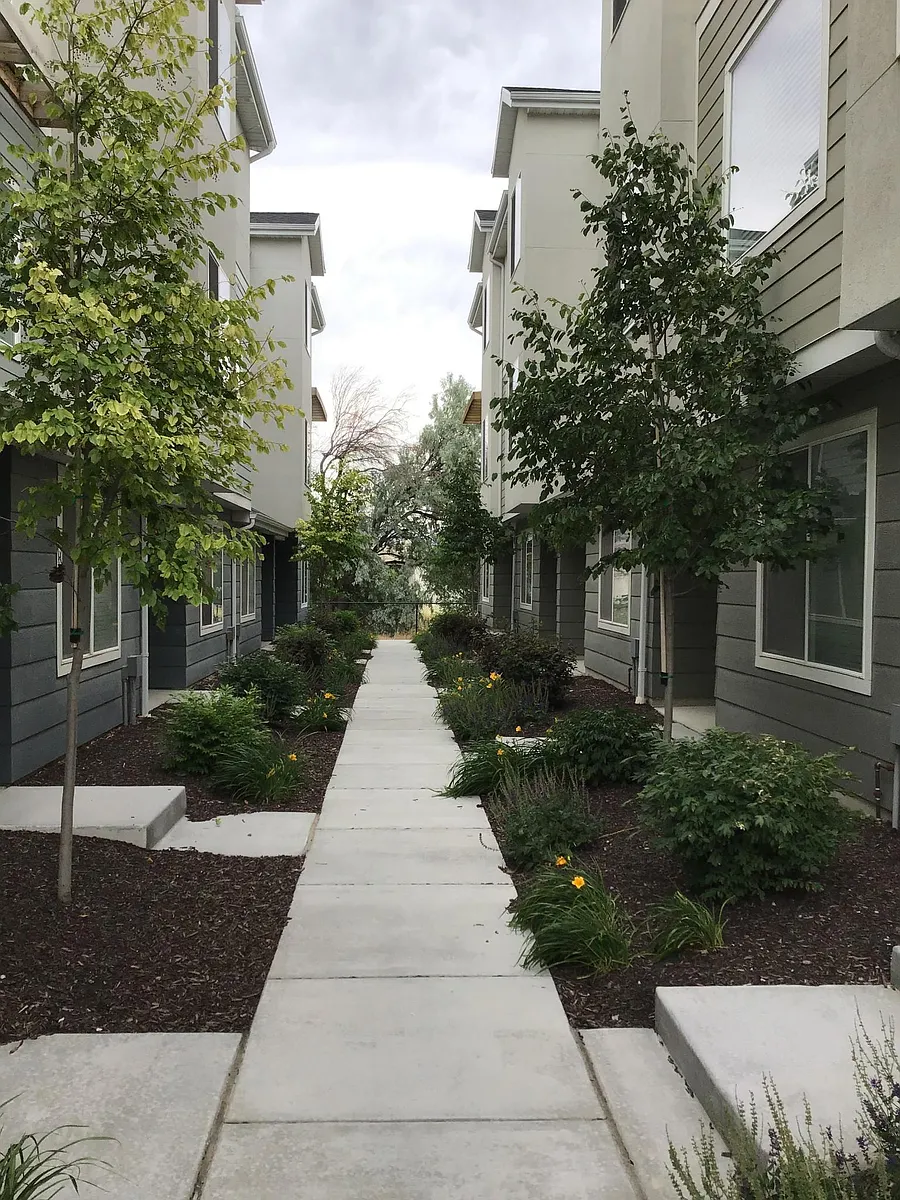 Walkway to the home. - 14748 S Rising Star Way