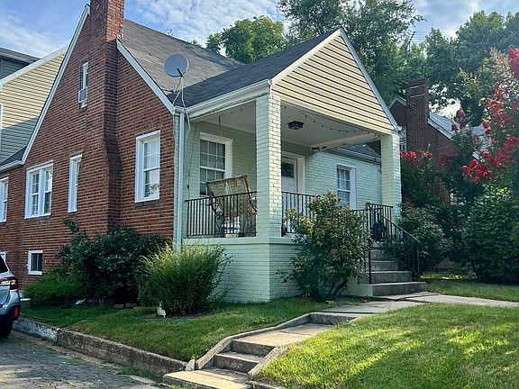 3rd image of 4611 Wilson Blvd