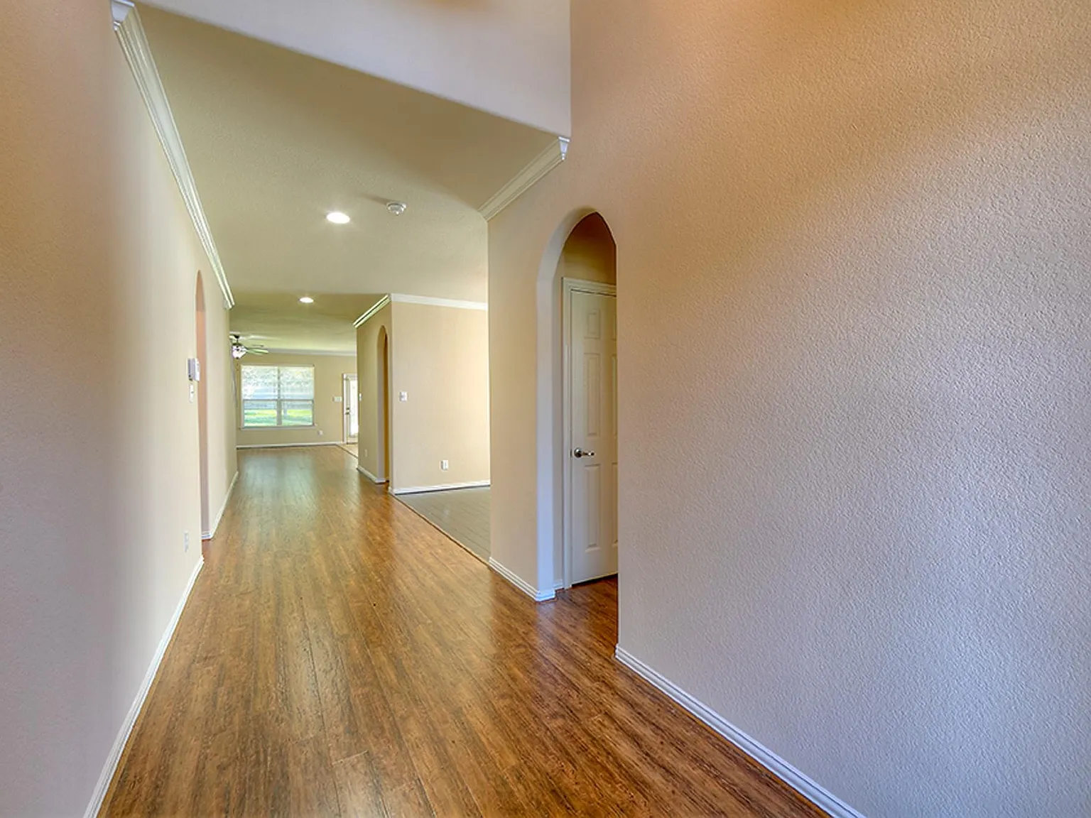 4 bed, 3.0 bath, 2946 sqft, $3,500 — Photo 2