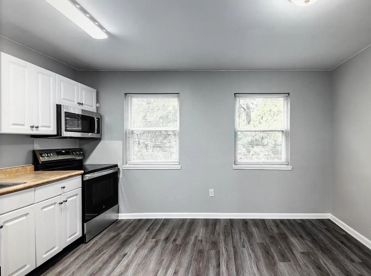2 bed, 1.5 bath, 930 sqft, $1,700 — Photo 2