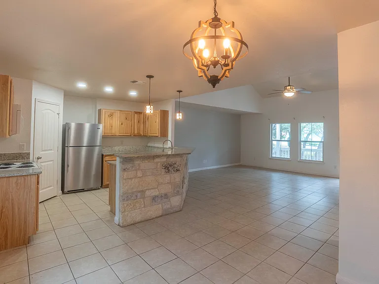 1015 Twin Deer Ln — Photo 7