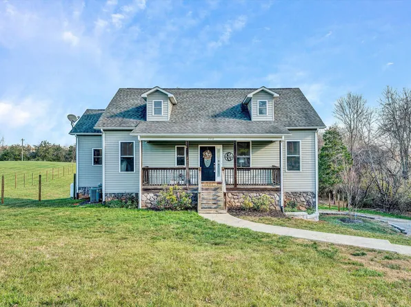 2552 Isle Of Pines Dr, Moneta, VA 24121