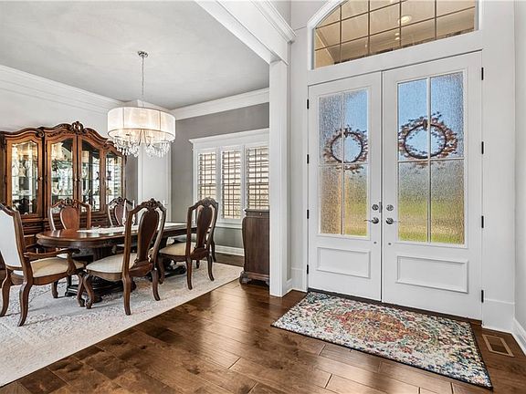 3rd image of 16258 Canterbury Rd