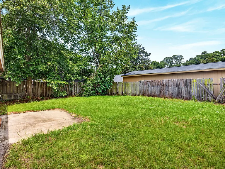 12 Belfair Dr — Photo 27