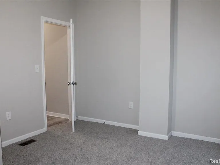 26 Wabash St #6 — Photo 11