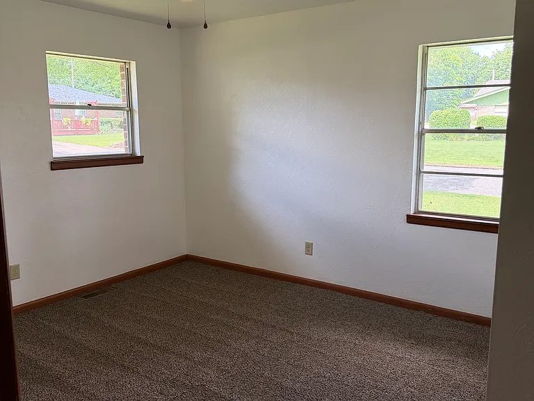 702 E Ida Ave — Photo 10