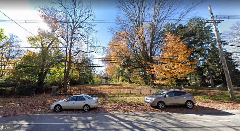 1st image of 2452 Bryn Mawr Ave