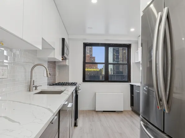 305 East 40th Street image 7 of 23