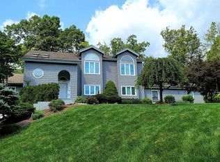 220 Southwind Dr, Doylestown, PA 18901