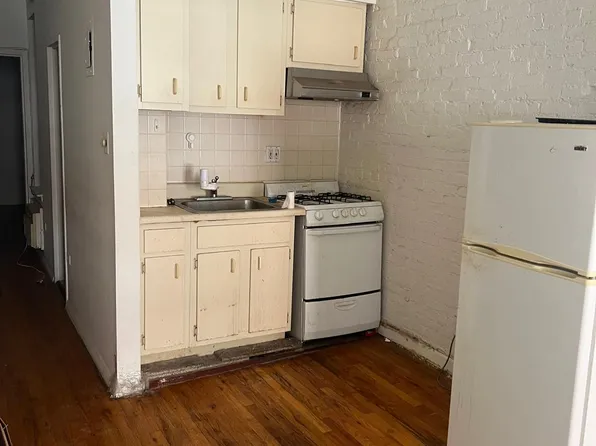 152 East 83rd Street image 3 of 8