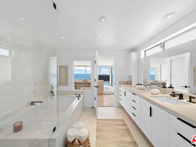 24928 Malibu Rd — Photo 18