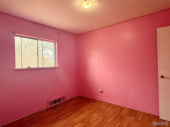 4th image of 9604 Winkler Dr