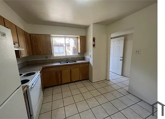 545 Palomas Dr SE #B — Photo 7