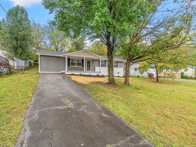 728 Birchbrook Dr — Photo 2