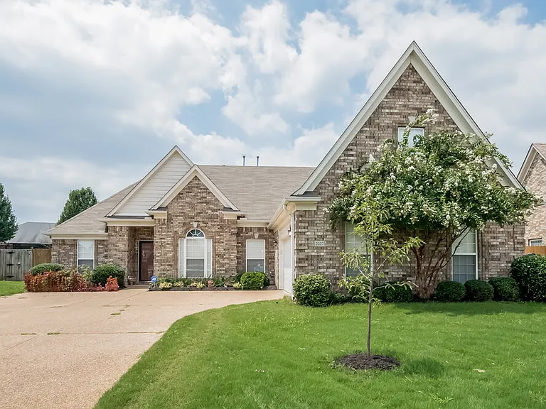 2227 Linda Shore Dr — Photo 1