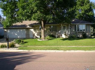 4324 E 36th St, Sioux Falls, SD 57103
