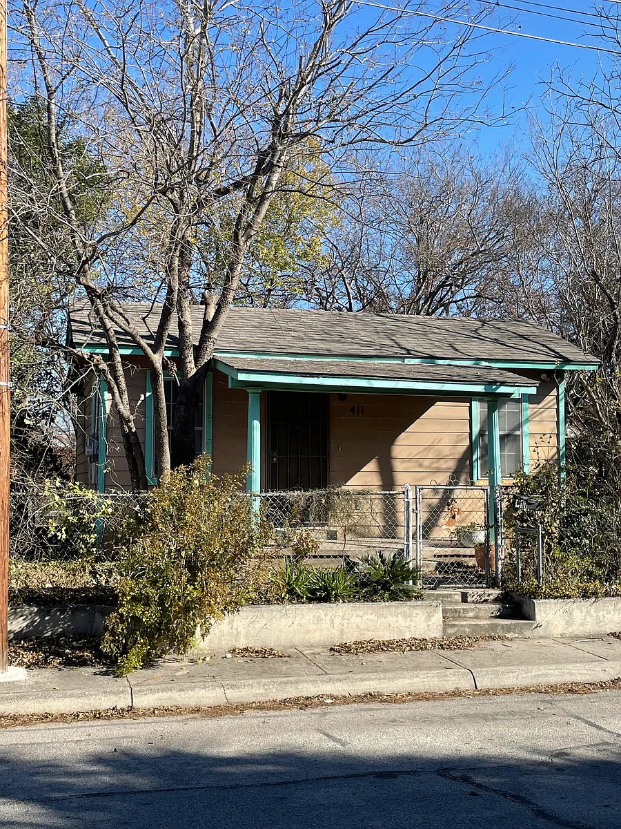 Building Photo - 411 E Lachapelle St