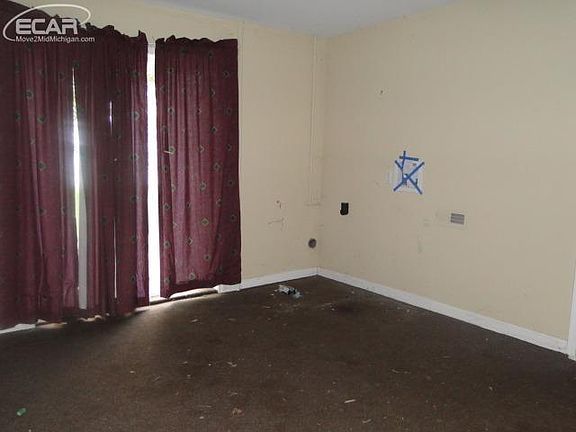 5th image of 420 Roosevelt Ave