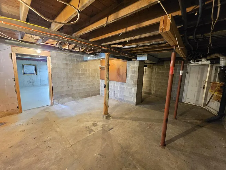 11934 Goodview Ave — Photo 17
