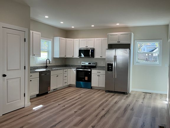 5th image of 102 Babb St
