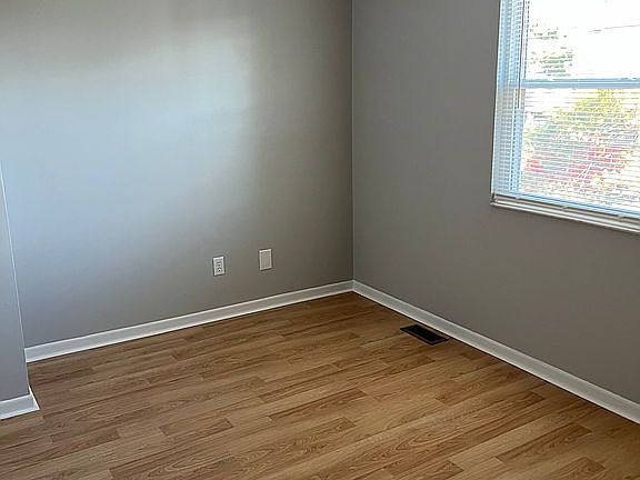4th image of 844 Pine Way Dr